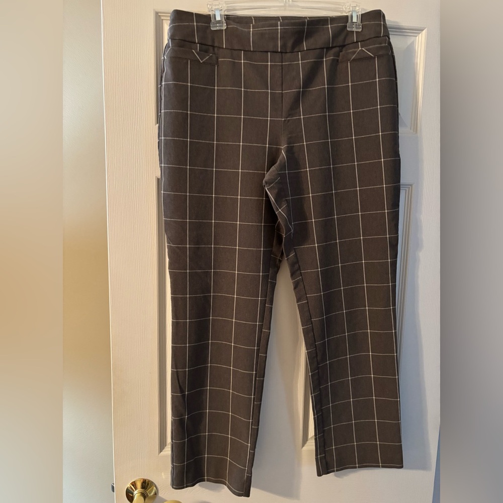 Like new Kim Rogers pull on gray dress pants. Size 12A.